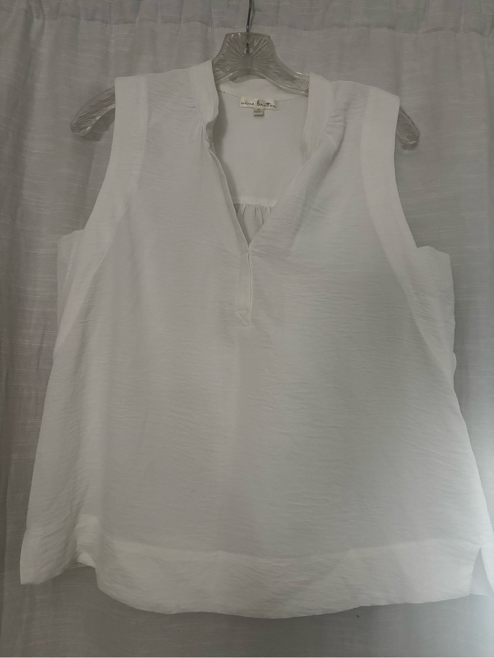 nine britton White Sleeveless V-Neck Camisole Top